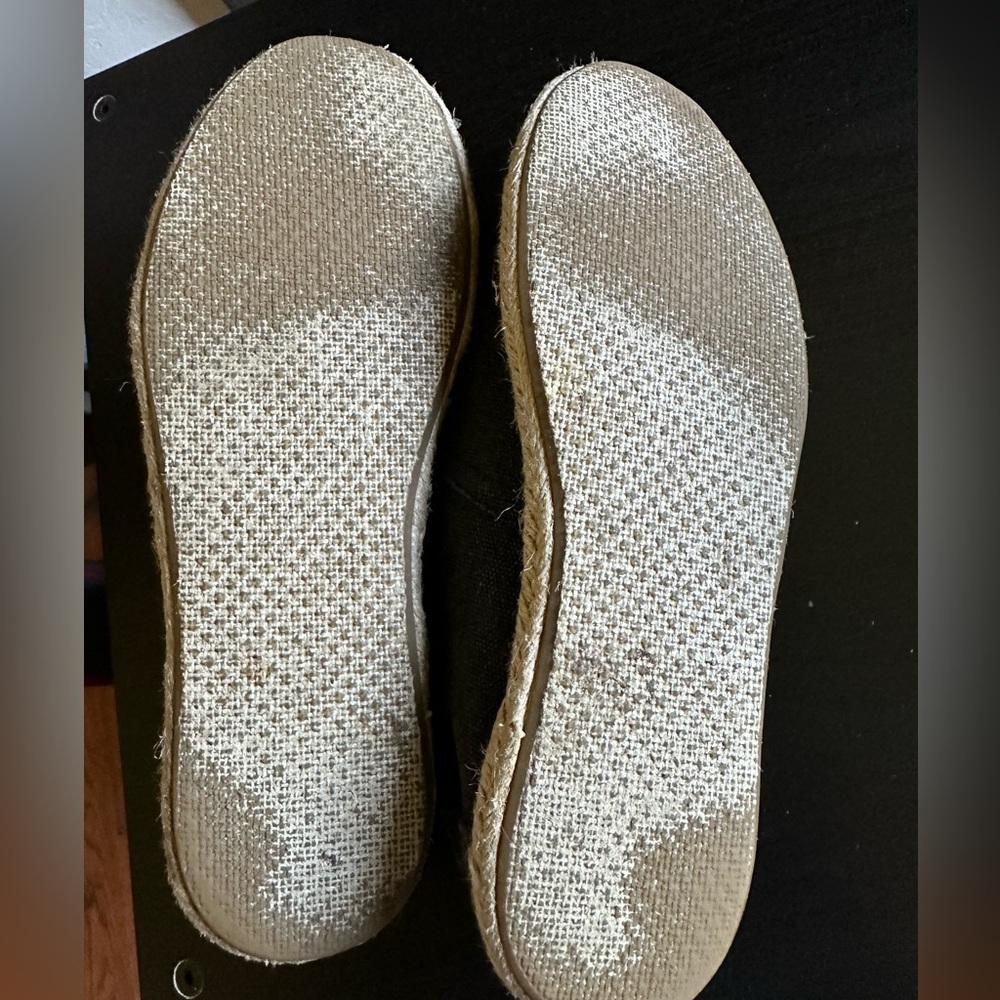Tom’s slip on gray canvas size 8.5 used